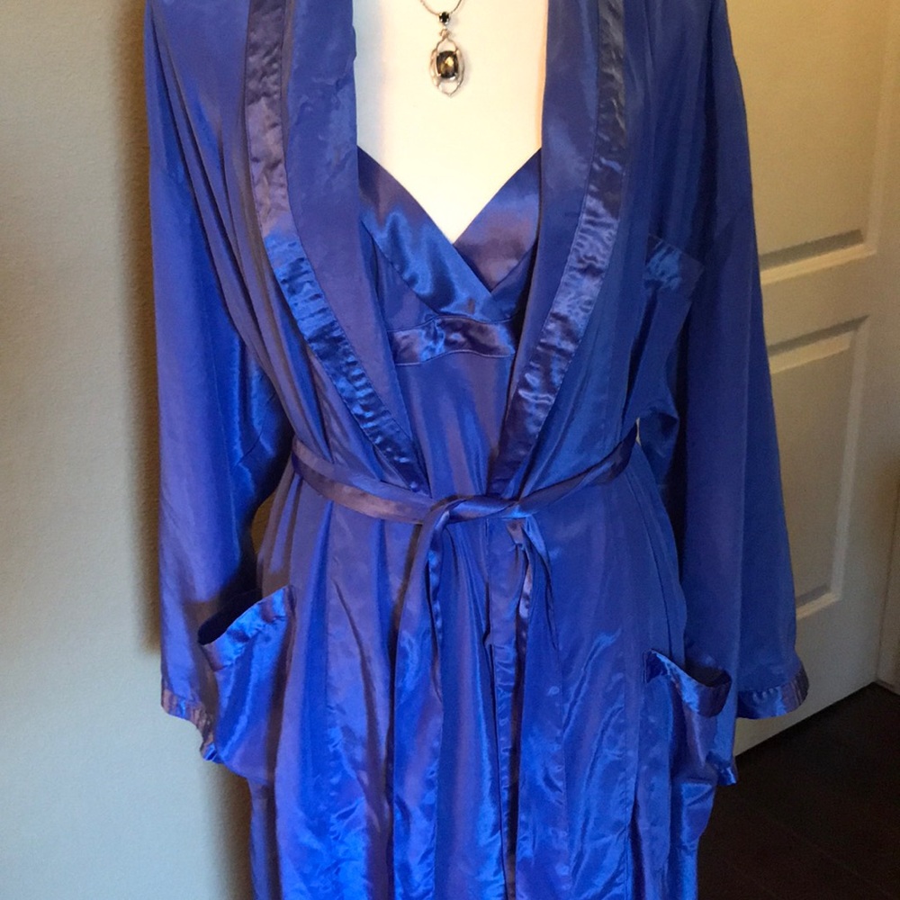 Stunning Victoria’s Secret Nighty, Robe and Belt